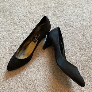 Vintage 90s J. Renee black 2.5 inch heels - great for dress up!